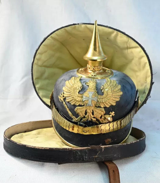 Prussian Landwehr Infantry Officers Pickelhaube with case. Visuel 1 principal